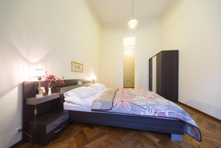 Apartment On Tabidze 3/5 Tbilisi Exteriör bild